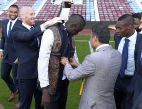 Take delivery of their official club suits from Apsley Tailors to West Ham