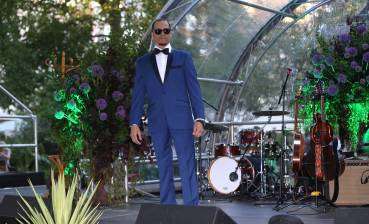 Entertainment from live music